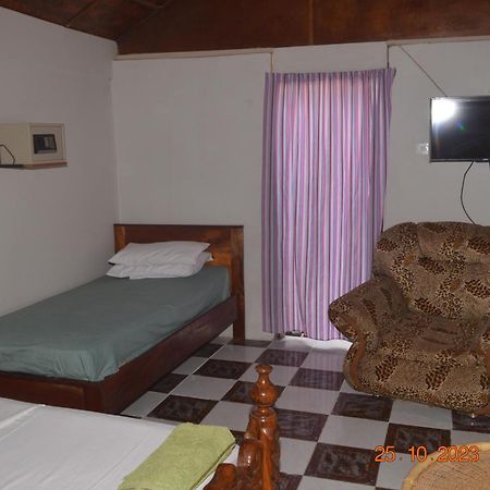 Easy Time Lodge Kololi Bagian luar foto