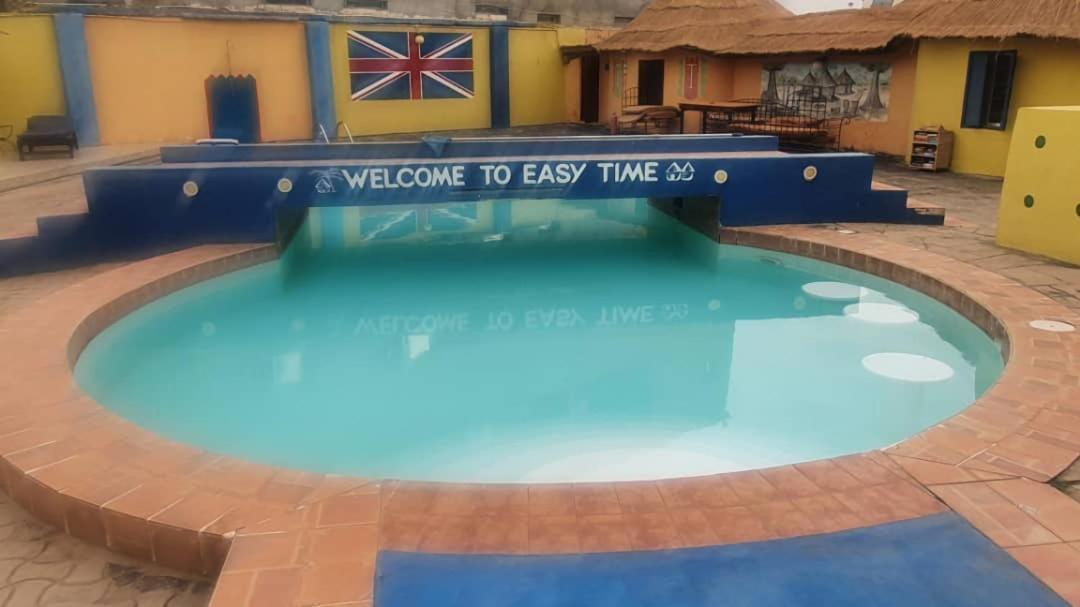 Easy Time Lodge Kololi Bagian luar foto