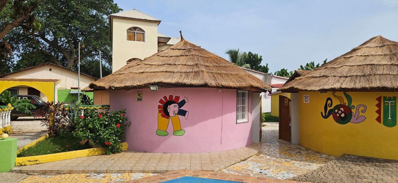 Easy Time Lodge Kololi Bagian luar foto