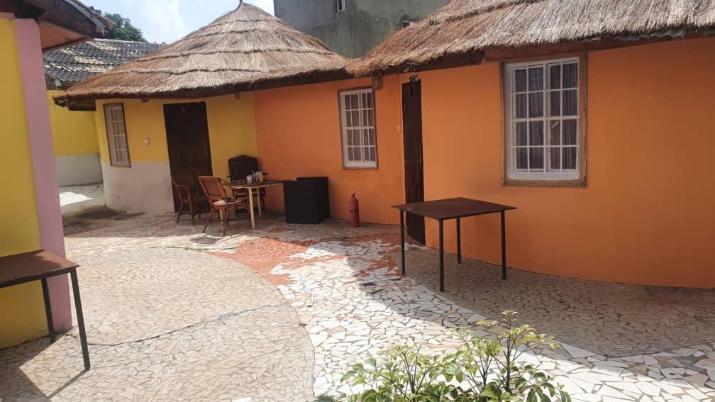 Easy Time Lodge Kololi Bagian luar foto