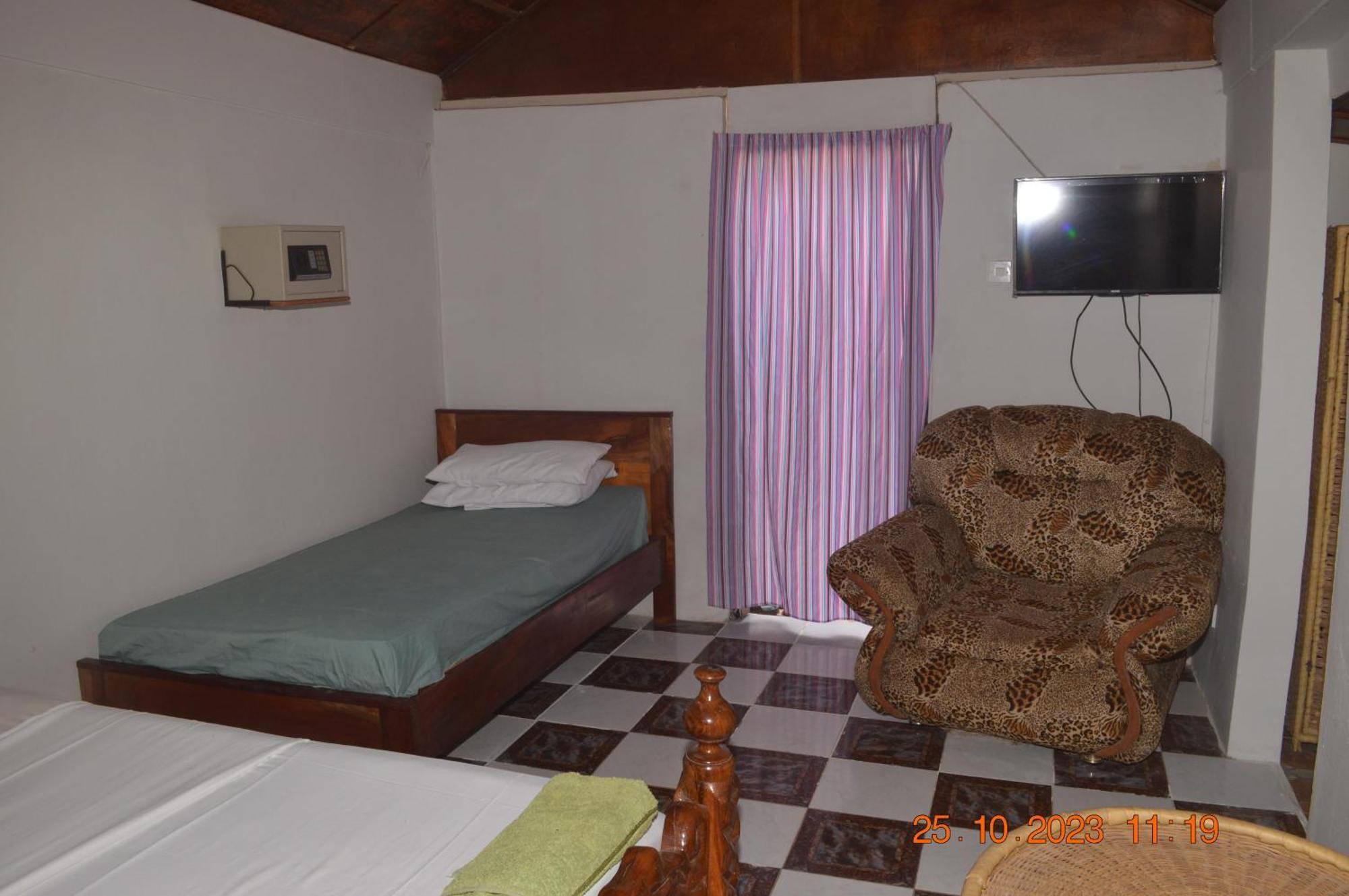 Easy Time Lodge Kololi Bagian luar foto
